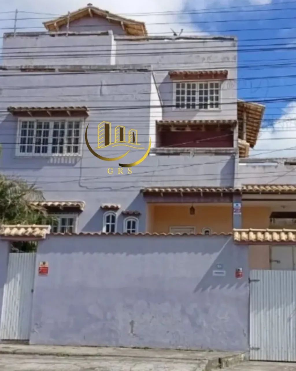 CASA À VENDA EM SÃO PEDRO DA ALDEIA-RJ.