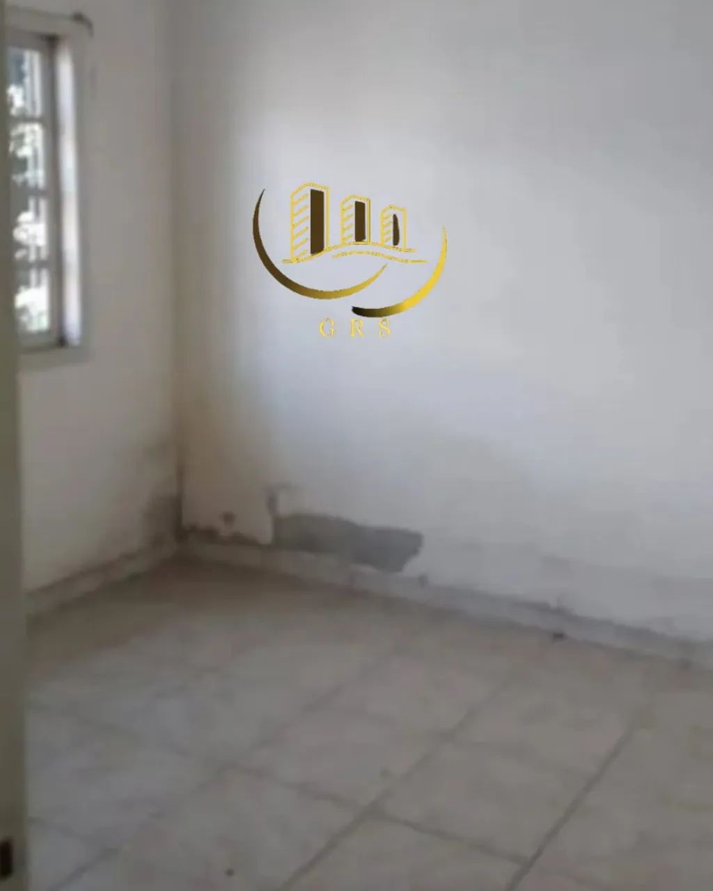 CASA À VENDA EM SÃO PEDRO DA ALDEIA-RJ.