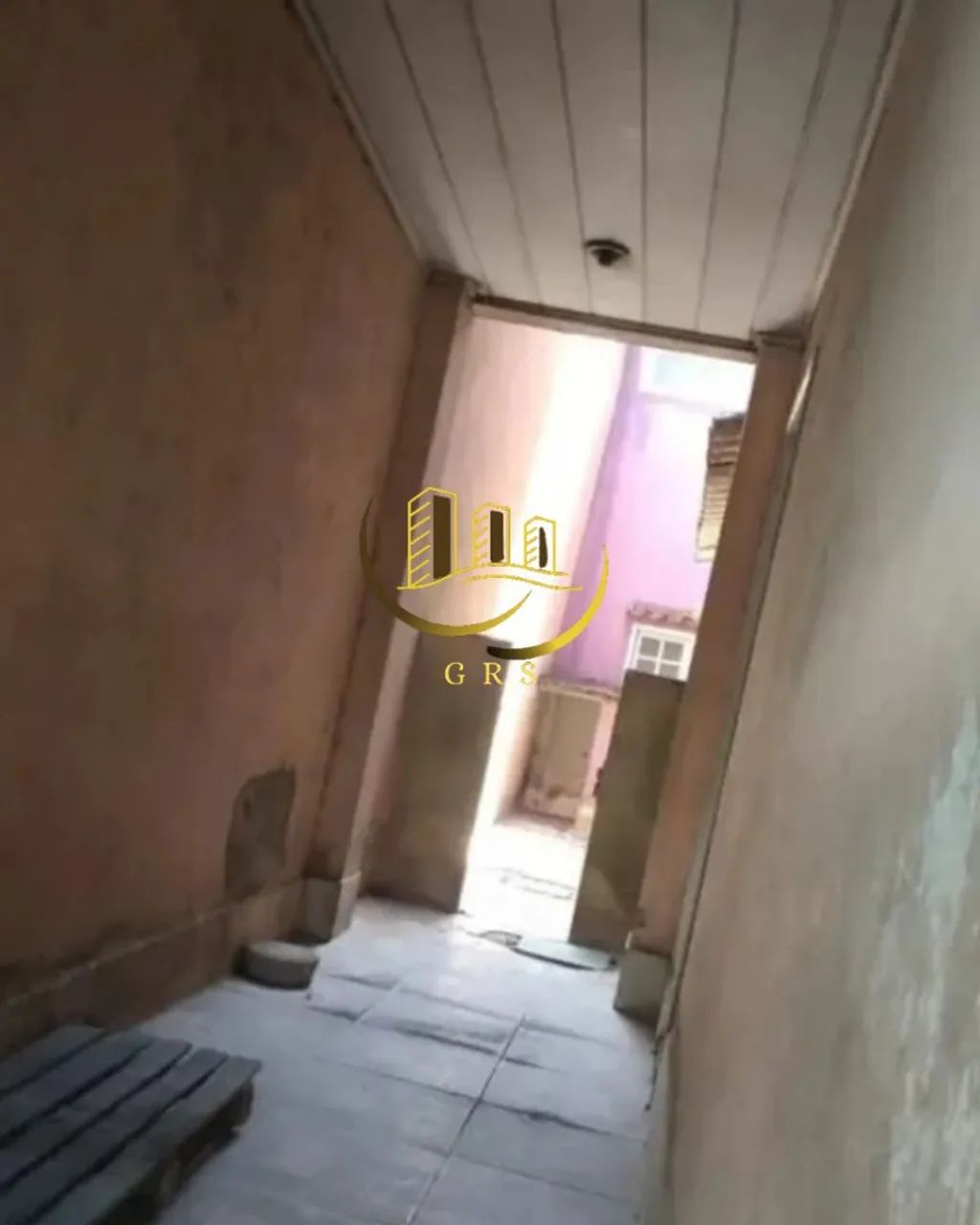 CASA À VENDA EM SÃO PEDRO DA ALDEIA-RJ.