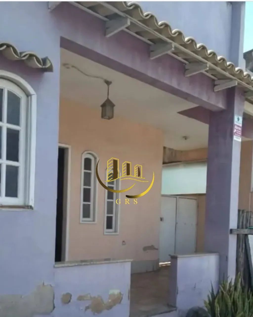 CASA À VENDA EM SÃO PEDRO DA ALDEIA-RJ.