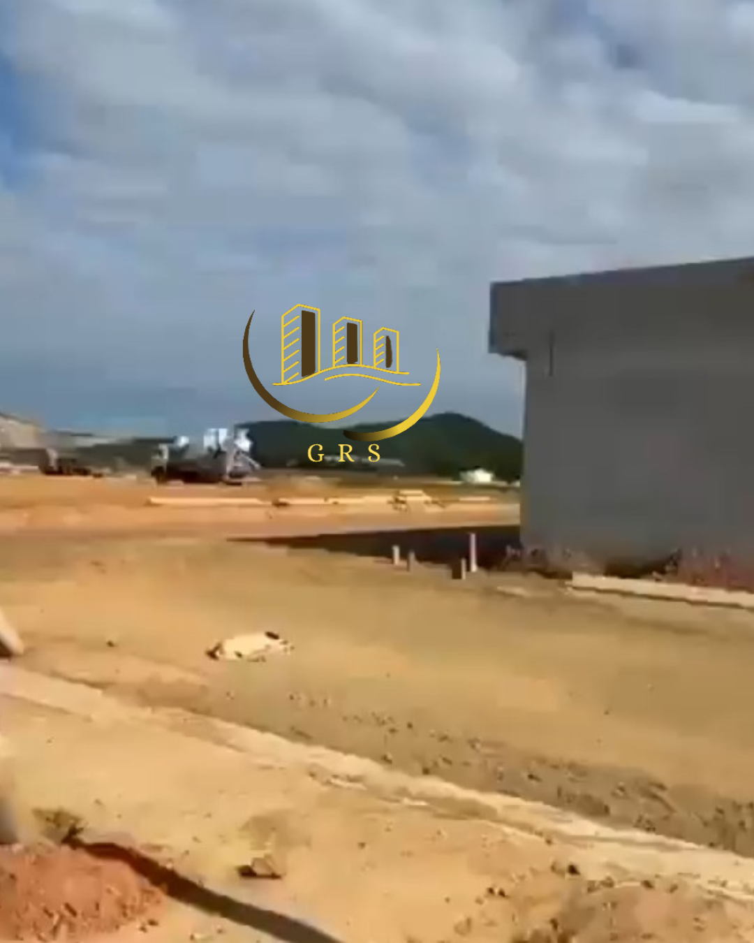 TERRENO À VENDA NO RIVIERA BOSQUE CLUBE EM SÃO PEDRO DA ALDEIA-RJ.