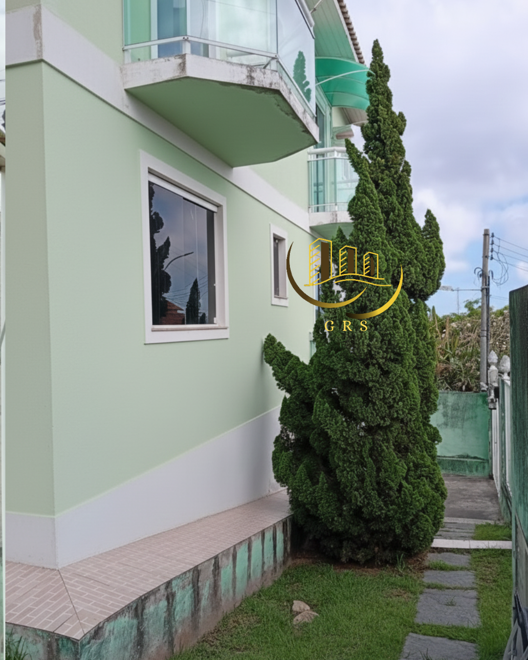 APARTAMENTO Á VENDA NO CENTRO DE SÃO PEDRO DA ALDEIA-RJ.