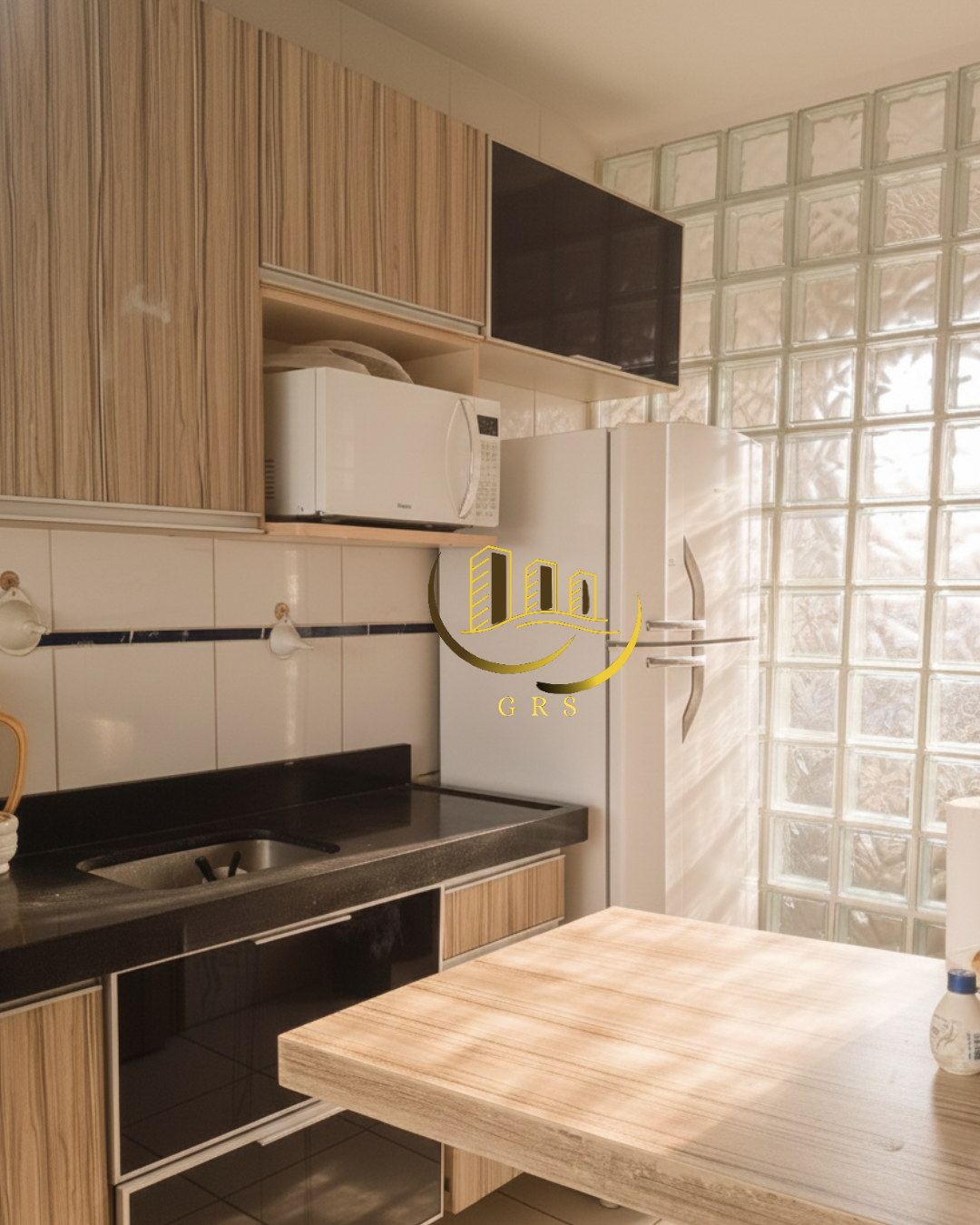 APARTAMENTO Á VENDA NO CENTRO DE SÃO PEDRO DA ALDEIA-RJ.