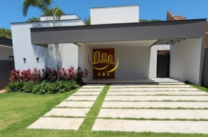 CASA Á VENDA EM CONDOMÍNIO DE LUXO EM SÃO PEDRO DA ALDEIA-RJ.