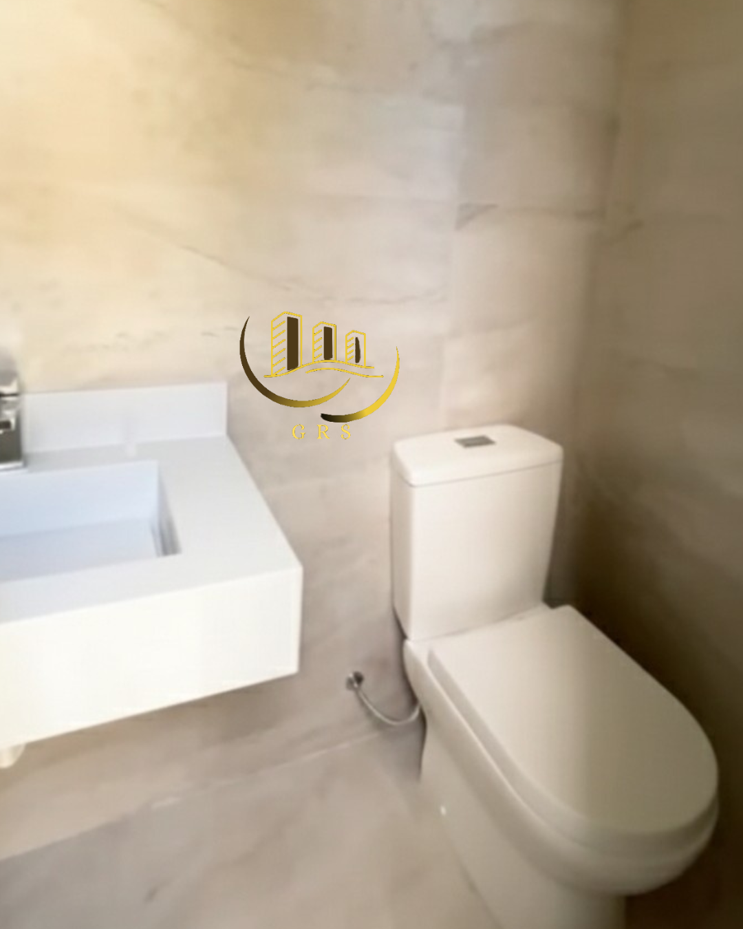 CASA Á VENDA EM CONDOMÍNIO DE LUXO EM SÃO PEDRO DA ALDEIA-RJ.