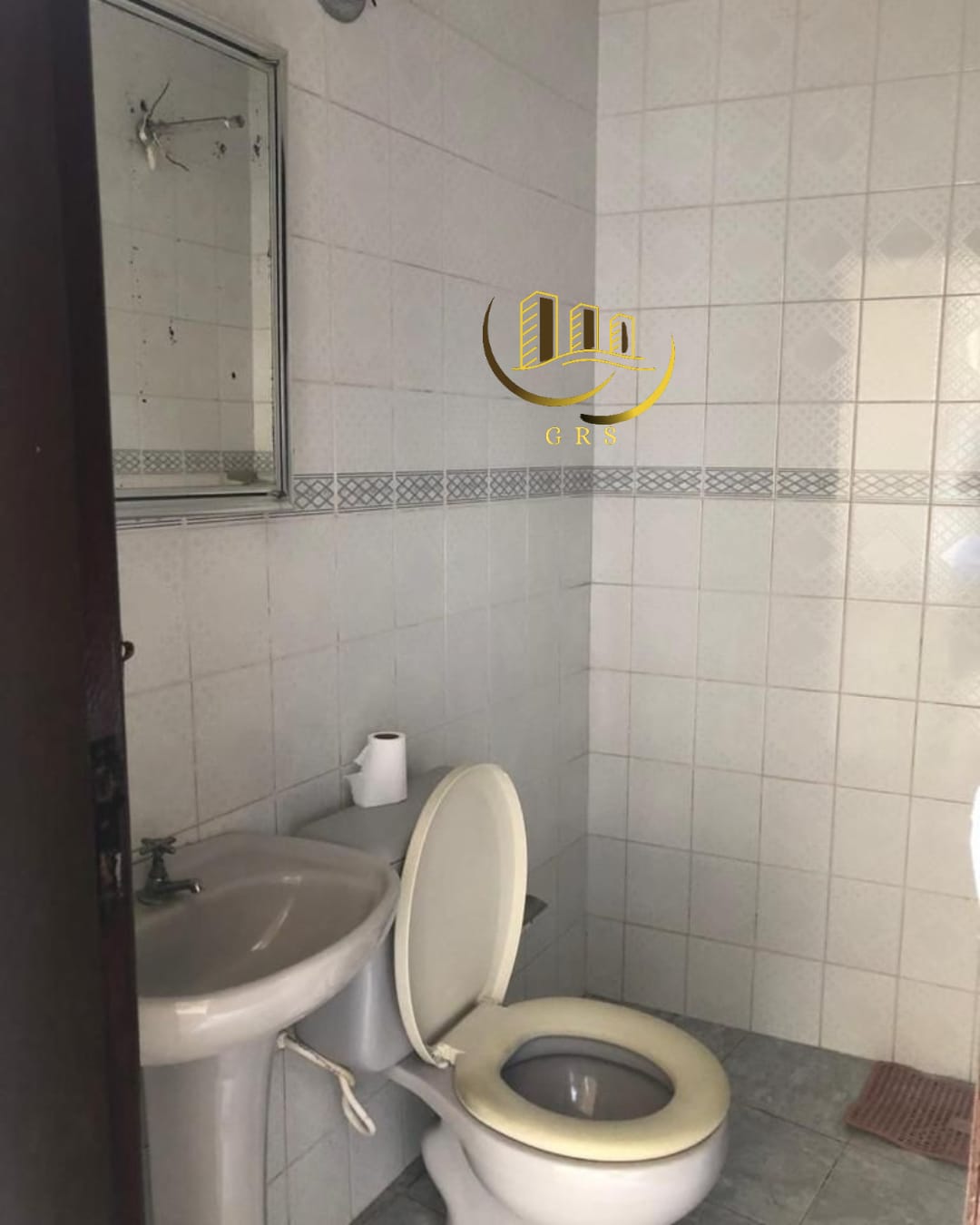 DUAS CASAS MAIS UMA SUÍTE À VENDA  PRAIA DA PITÓRIA EM SÃO PEDRO DA ALDEIA-RJ.