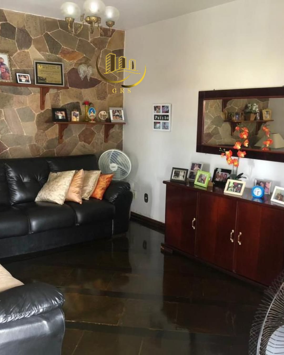 DUAS CASAS MAIS UMA SUÍTE À VENDA  PRAIA DA PITÓRIA EM SÃO PEDRO DA ALDEIA-RJ.