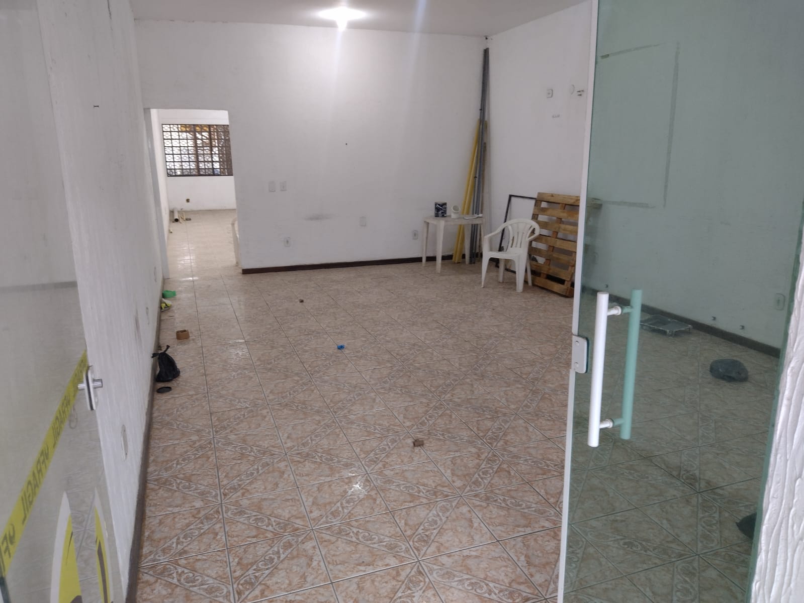 ALUGA-SE LOJA EM CAMPO REDONDO SÃO PEDRO DA ALDEIA-RJ.