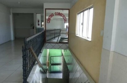 ALUGUEL DE SALAS/LOJAS COMERCIAIS EM ESTAÇÃO SÃO PEDRO DA ALDEIA-RJ.