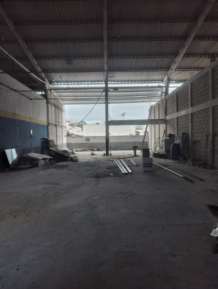 VENDE-SE GALPÃO ESTRATÉGICO EM CAMPO REDONDO SÃO PEDRO DA ALDEIA-RJ.