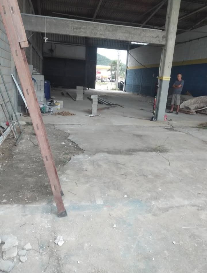 VENDE-SE GALPÃO ESTRATÉGICO EM CAMPO REDONDO SÃO PEDRO DA ALDEIA-RJ.